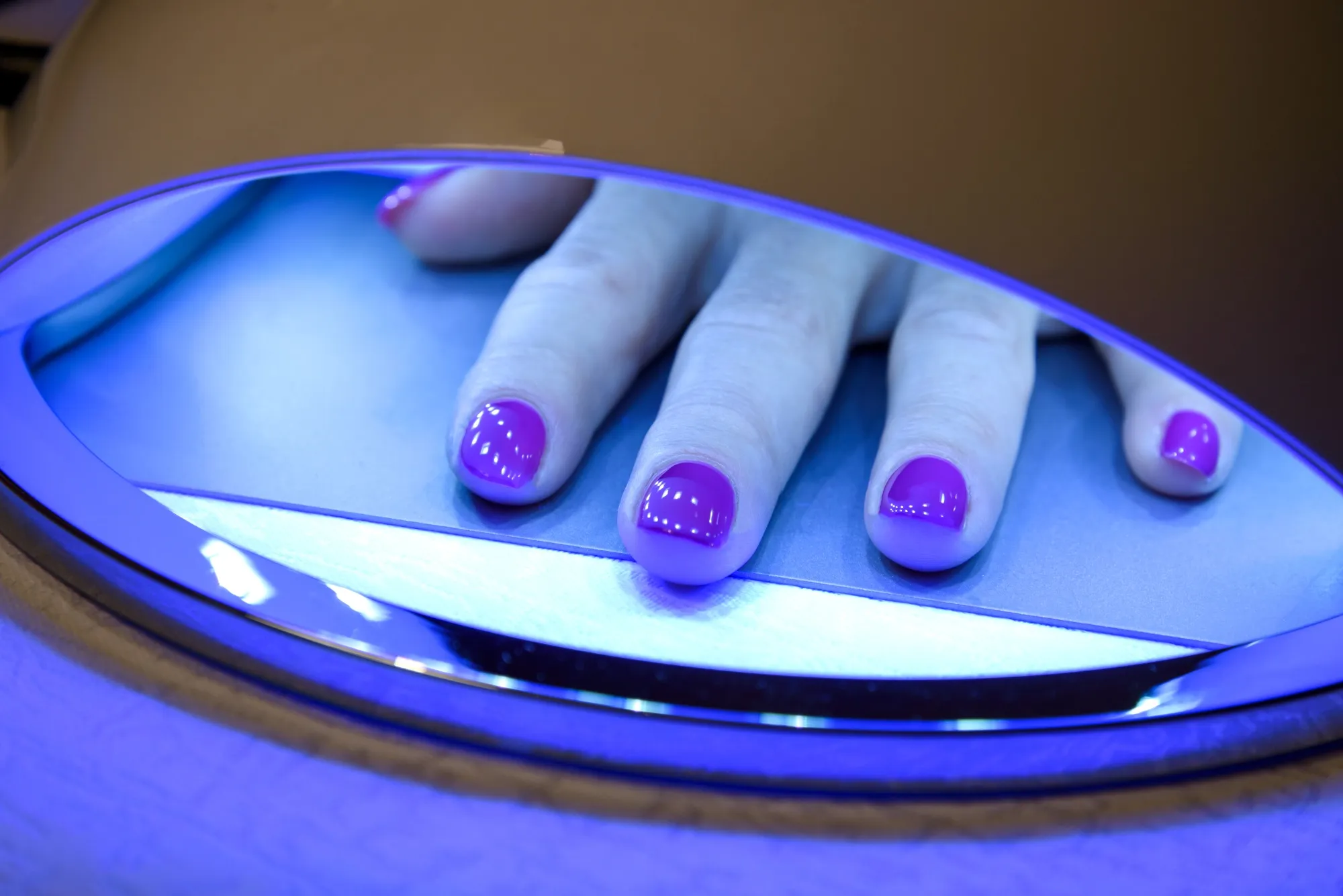 Are UV Nail Lamps Safe? An Expert's Opinion 7 Are Gel Nail Polish Manicures Safe? UV Drying Lamps May Damage DNA: Study - Bloomberg