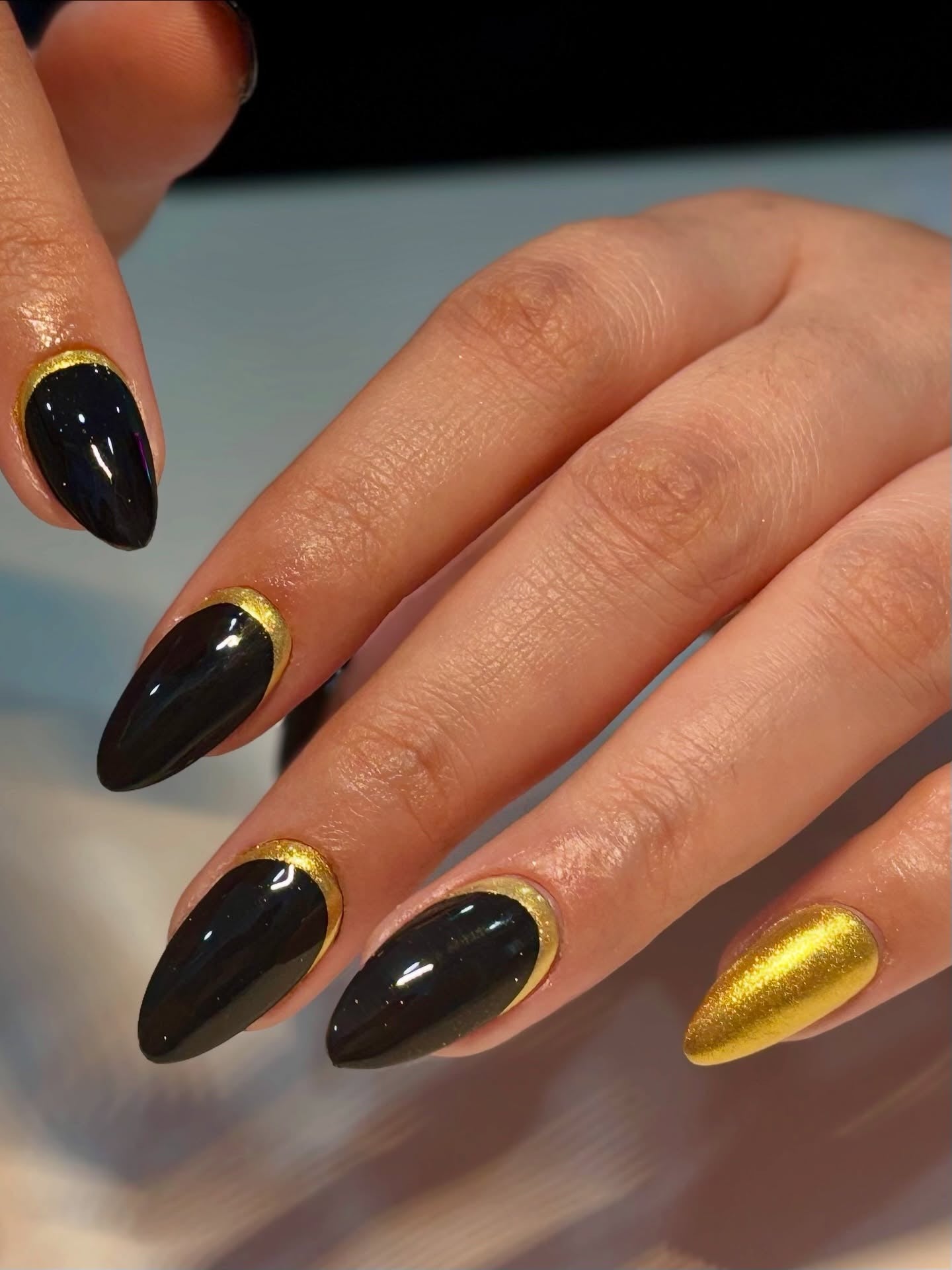30+ Easy DIY Nail Art Designs For A Flawless Look 8 14 Eye-Catching Black and Gold Nail Ideas to Screenshot – CreativeBooster