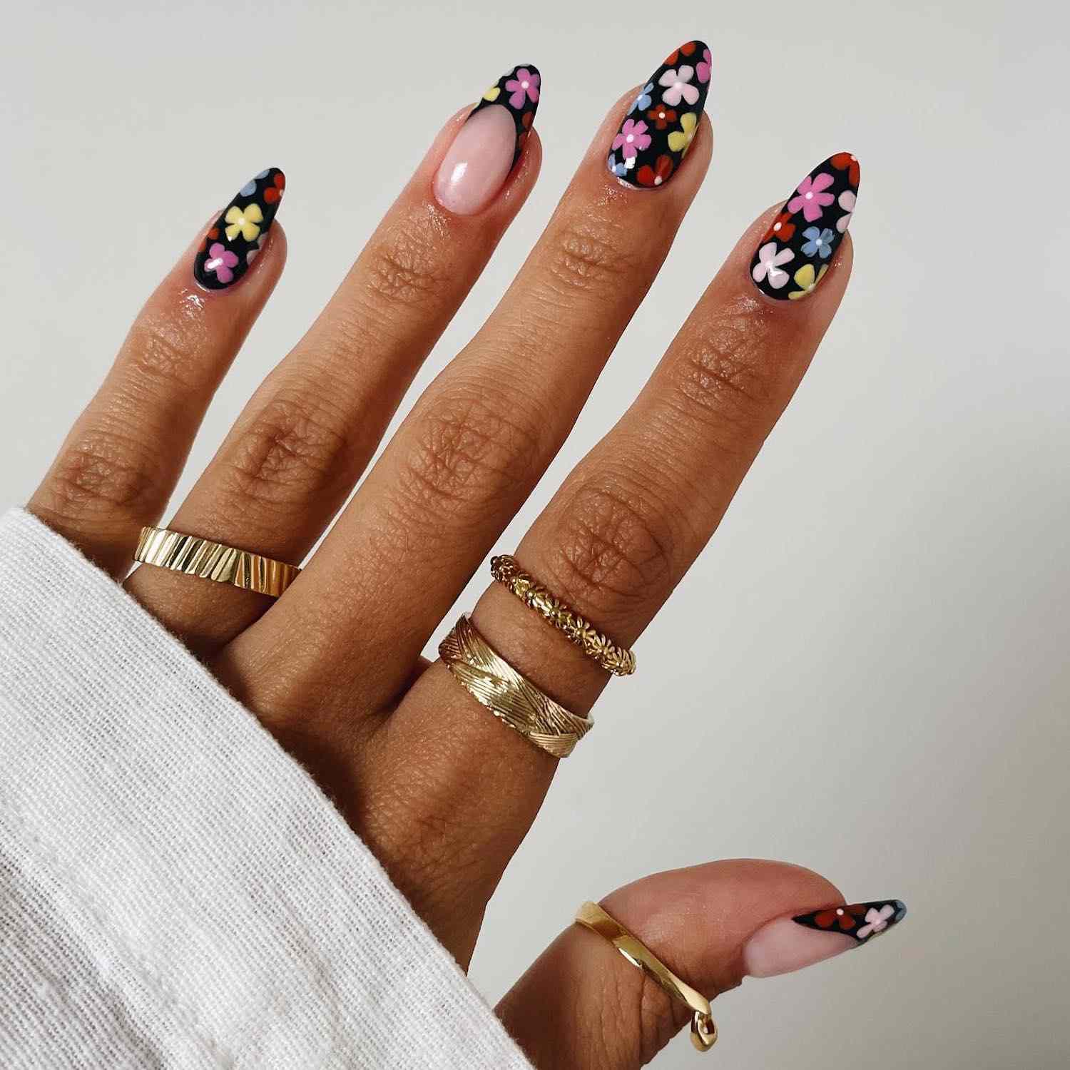 28+ Stunning Floral Nail Art Ideas For Your Manicure 9 12 Retro Flower Nail Designs for a Groovy Spring Manicure