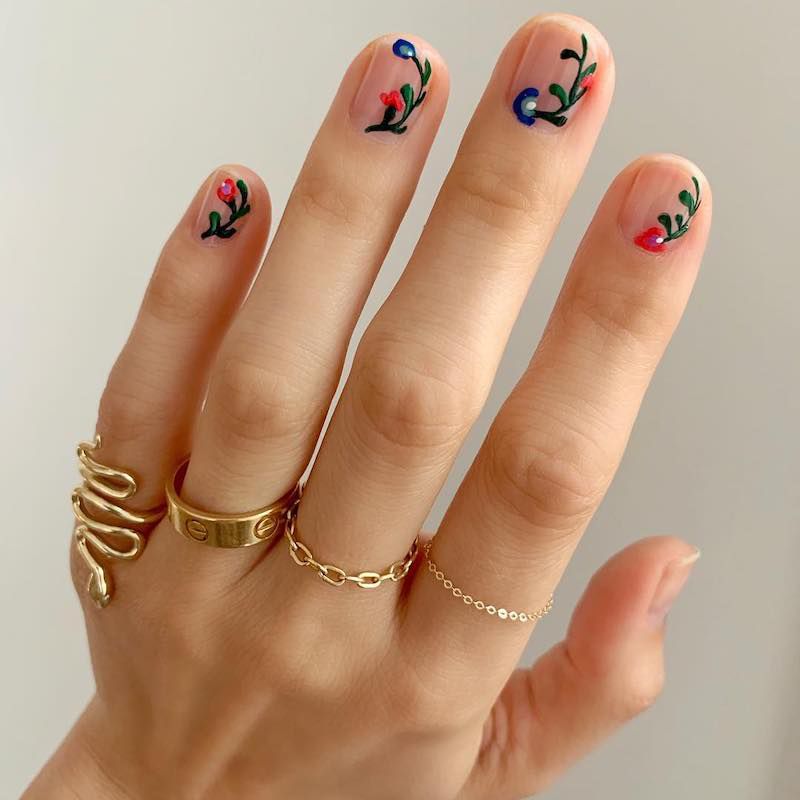 28+ Stunning Floral Nail Art Ideas For Your Manicure 7 31 Elegant Flower Nail Designs For Every Season